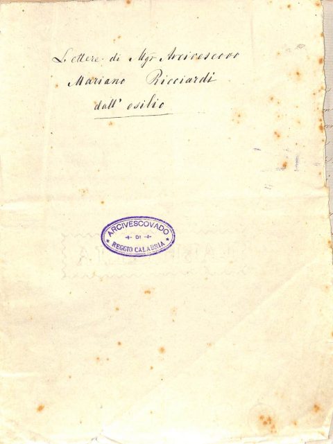 1861 febbraio 23, Marsiglia
Monsignor Mariano Ricciardi, arcivescovo di Reggio, dal proprio esilio in Marsiglia scrive ai sacerdoti secolari e regolari della Diocesi di Reggio reclusi nelle carceri cittadine esortandoli a prendere sempreppiù coraggio 
ASDRCB, Monsignor Mariano Ricciardi, Editti – circolari corrispondenza 1855 – 1871, b. 4, fondo in fase di riordino
Non appena mi giunse la notizia della tribolazione, cui Dio […] vi à chiamato a sostenere, fui compreso da amarezza, e non ò cessato d’allora umilgiargli mie preghiere, perché si degni accordarvi maggiore forza a soffrire […]